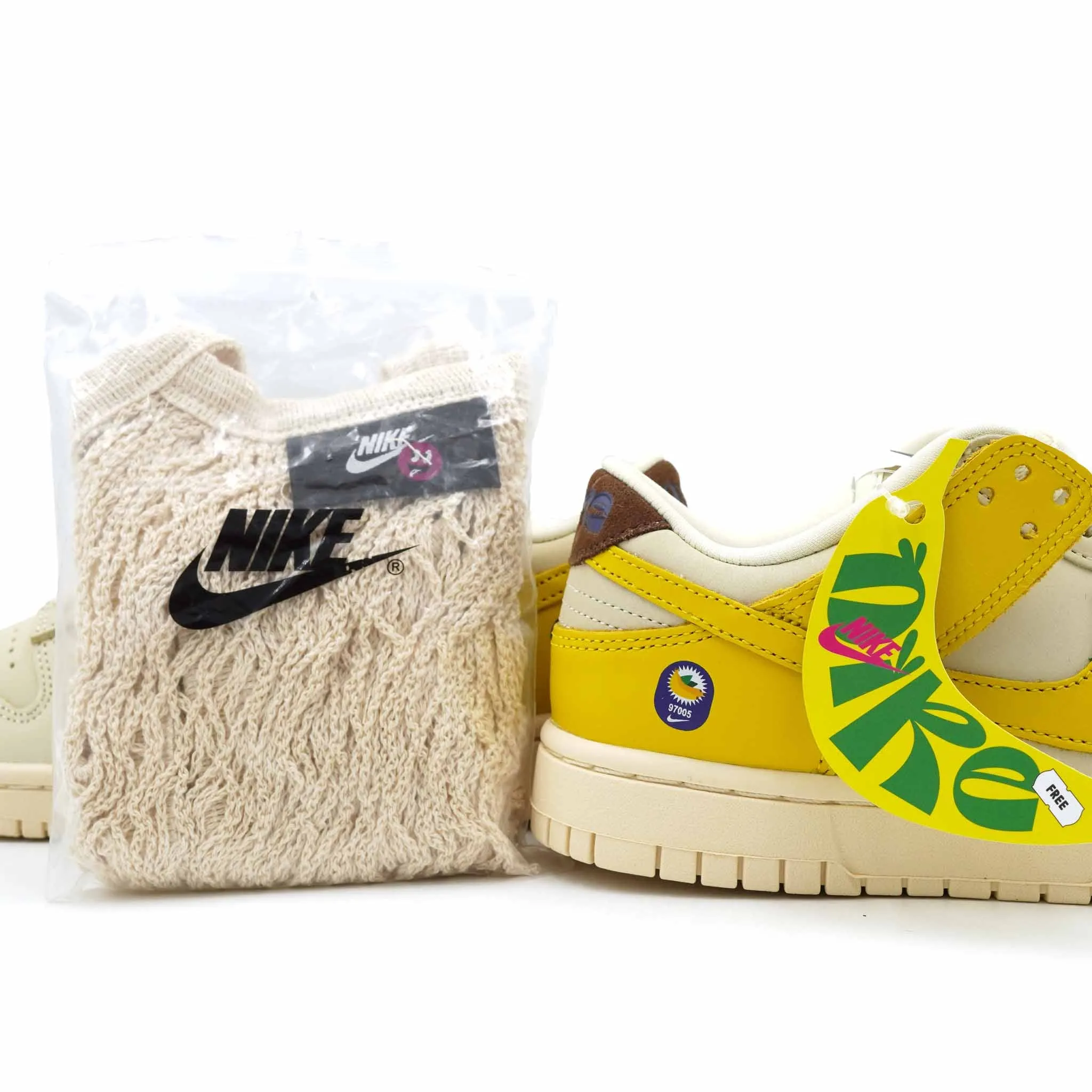 NIKE DUNK LOW LX BANANA (WOMEN'S) 2022